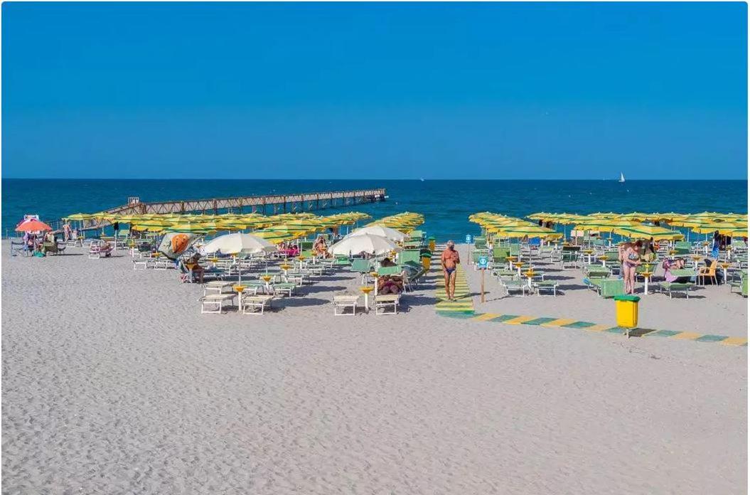 Vacanceselect Mobil Homes - Camping Pineta Sul Mare Camping Village Cesenatico Eksteriør billede